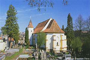 Die Kirche der Heiligen Dreifaltigkeit auf dem Friedhof