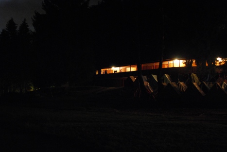 Tábor v noci